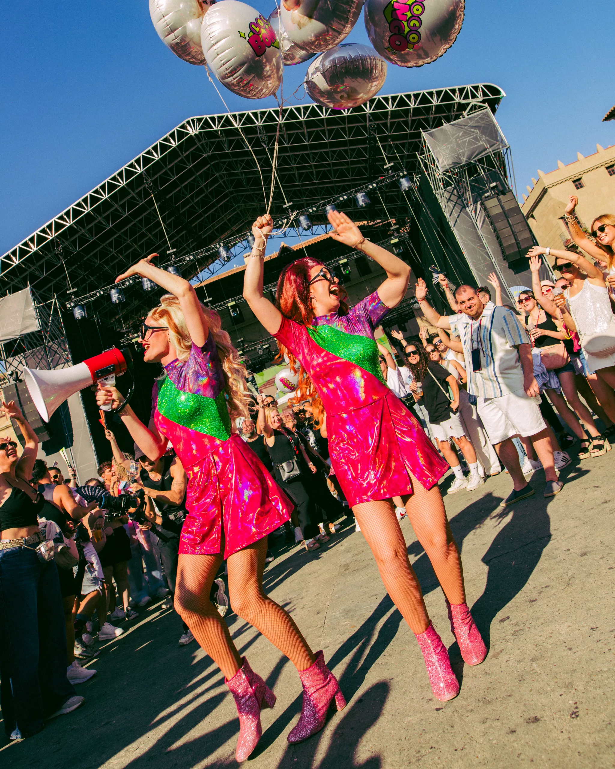 loco bongo deluxe barcelona 2026 poble espanyol azafatas